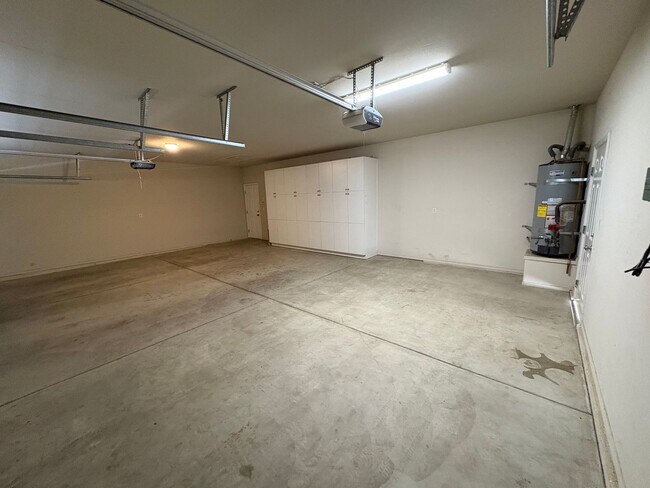 Building Photo - Gorgeous home in a charming neighborhood R...