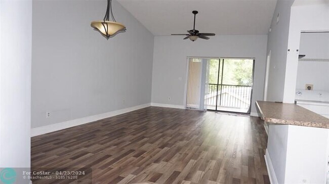 Foto del edificio - 9657 Riverside Dr
