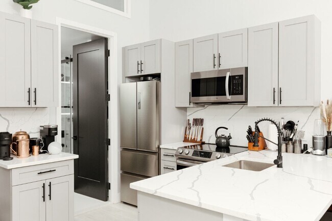 Foto del edificio - Large 1 bedroom with additional sleep loft