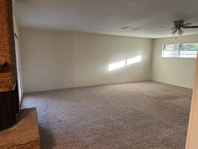 Foto del edificio - 3/2/2 Fenced Yard LISD Pet Friendly