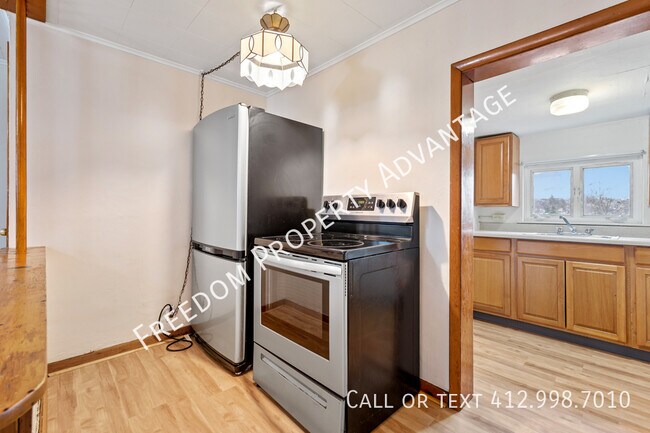 Building Photo - 2047 Redrose Ave Unit 2 - Carrick
