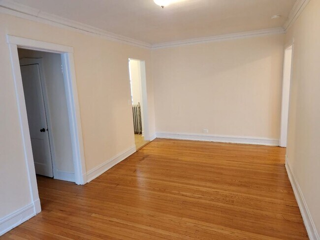 Foto del edificio - 7502 N Hoyne Ave