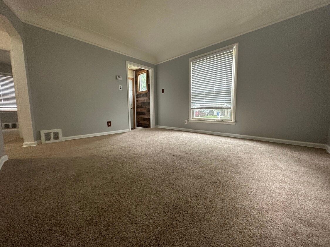 Foto principal - 25917 Eton Ave