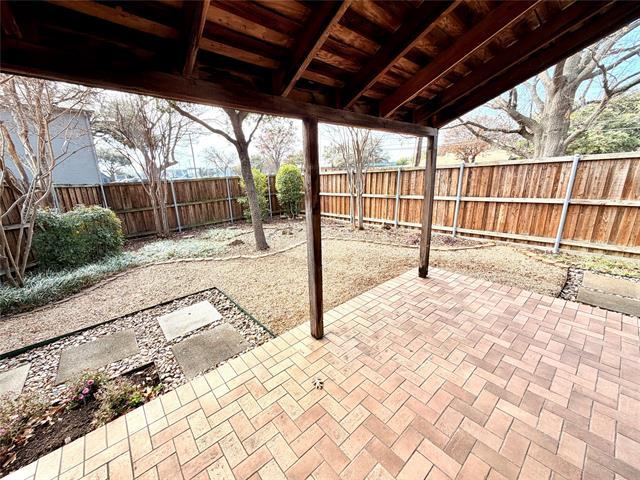 Building Photo - 2018 Tree House Ln