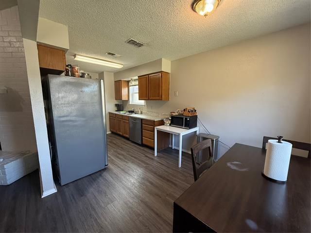 Foto del edificio - 1040 Meadowview Dr
