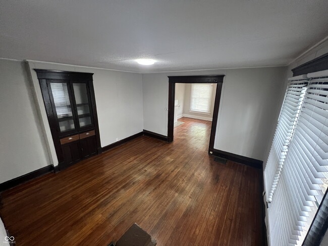 Building Photo - 826 N Beville Ave