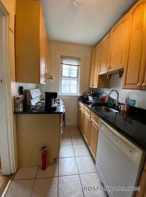 Building Photo - 154 Magazine St