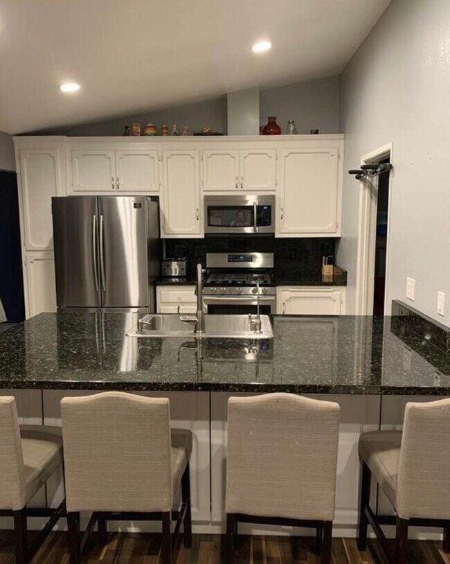 Foto del edificio - 5250 Riverlake Rd