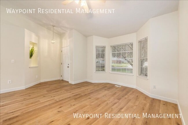 Building Photo - 1095 N Marsh Hawk Pl