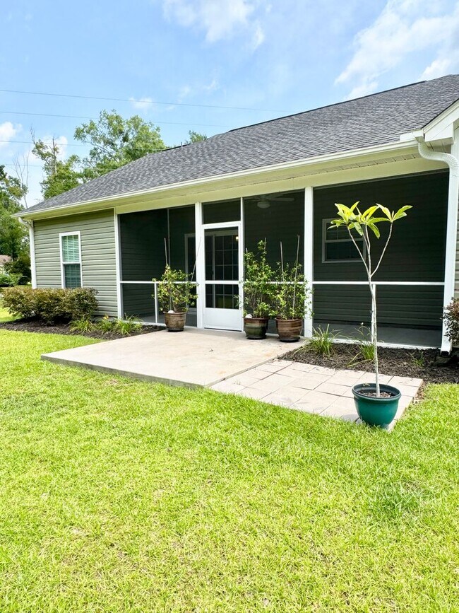Foto del edificio - BEAUTIFUL 3 bedroom 2 bath home on a corne...