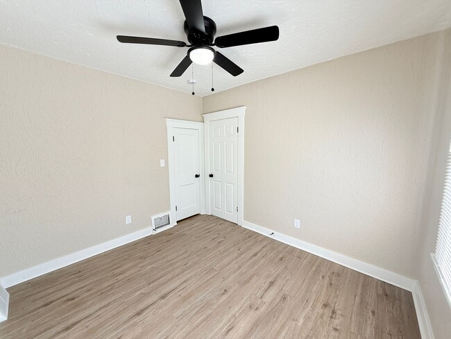 Building Photo - This beautifully updated 3-bedroom, 1-bath single-family home is ready for move-in!