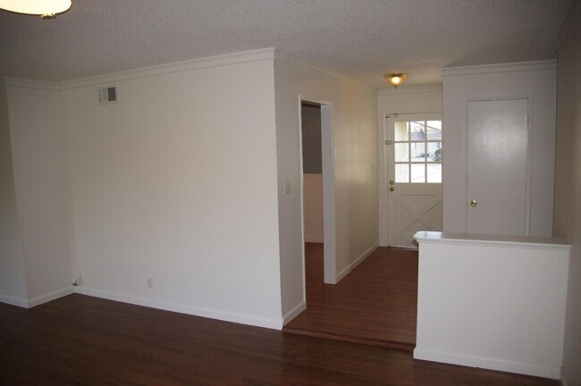 Building Photo - 1499 Hillsdale Ave