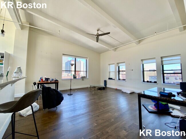 Building Photo - 1105 Boylston St