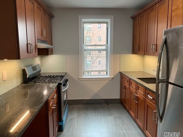 Foto del edificio - 84-47 Lefferts Blvd