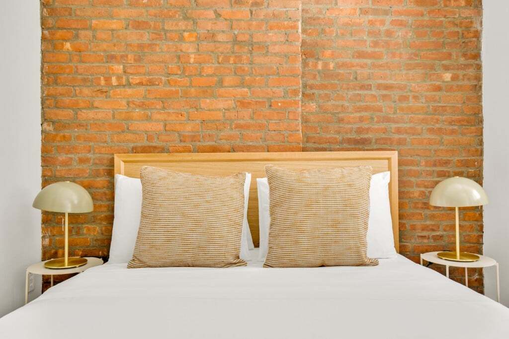 Building Photo - 325 E 5th St