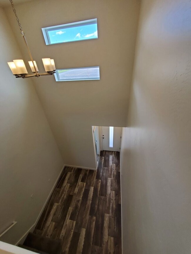 Building Photo - 1124 Tulip Dr