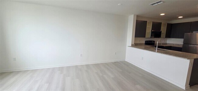 Foto del edificio - 5579 Millennia Park Dr