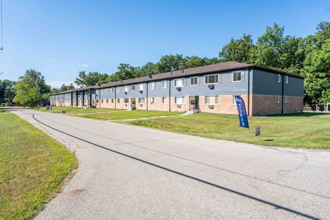 Building Photo - ONE11 UTICA PARK