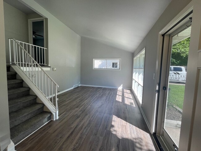 Building Photo - Just Listed! Rochester Hills 3-Bedroom, 1....