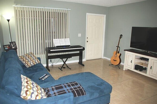 Foto del edificio - 10025 Winding Lake Rd