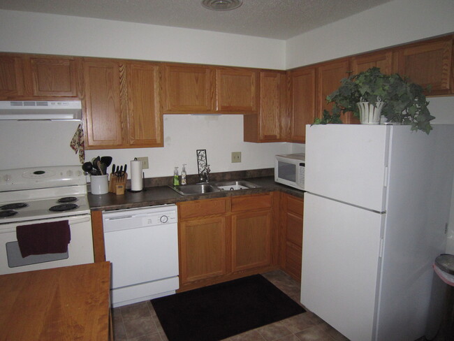 Kimberly Square Apartments - 3525 E Ave NW Cedar Rapids, IA ...