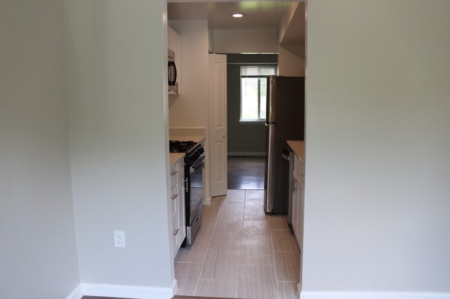 Kitchen - 1108 W Side Dr