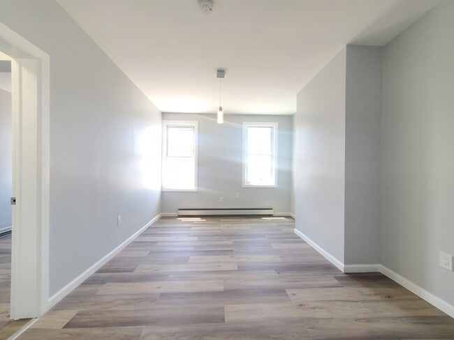 Building Photo - 182 Bartholdi Ave