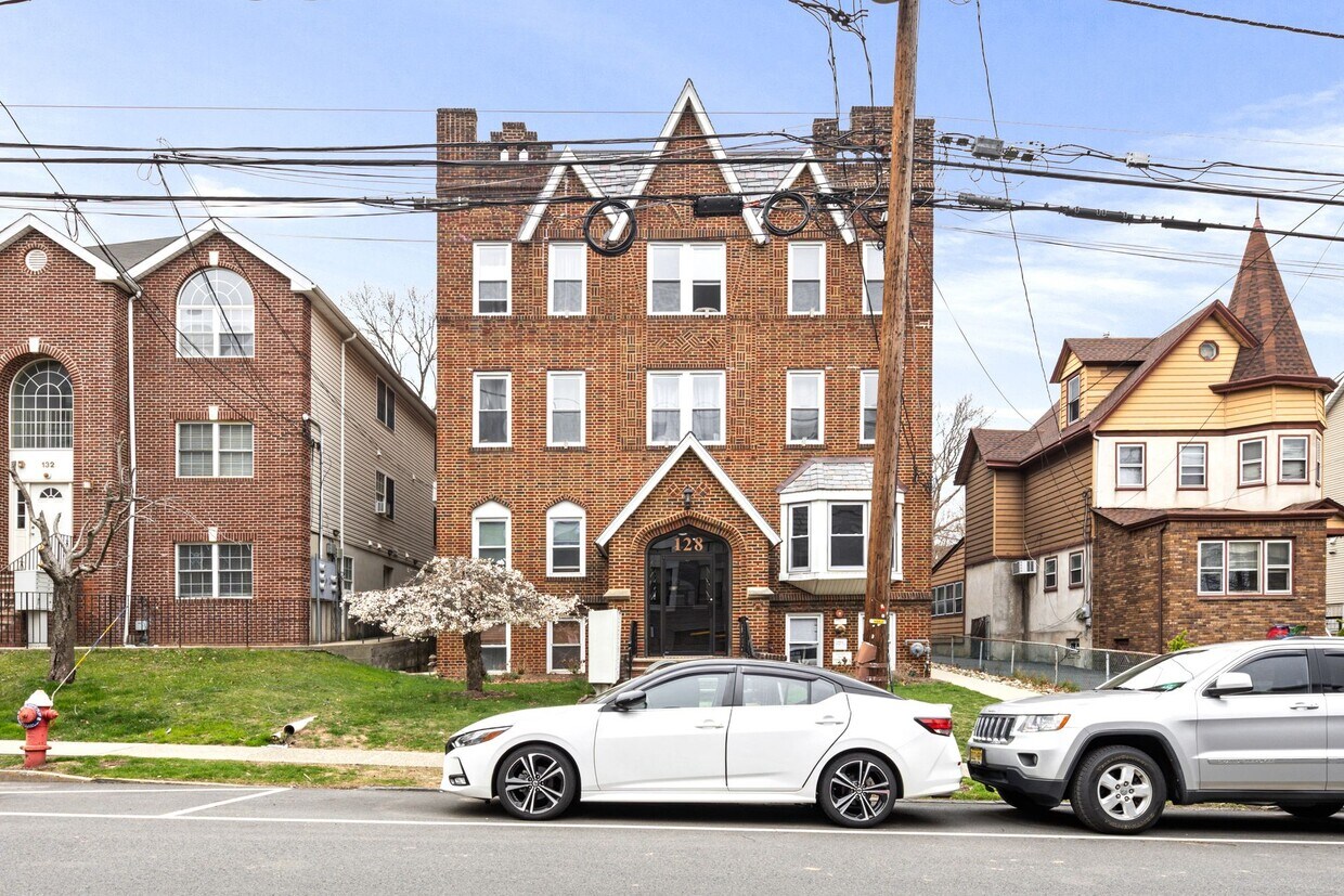 Foto principal - 128 Chestnut St