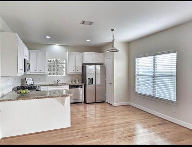 Foto del edificio - 3730 Main Poplar Dr