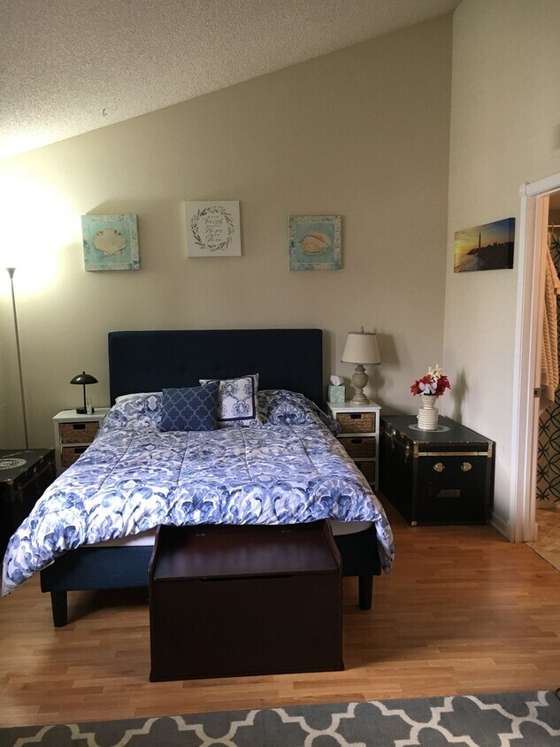 Foto principal - All Upgraded Townhome In Cherokee Canyon Gated Complex