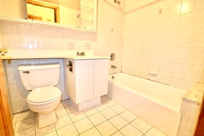 Building Photo - 267 W 87th St