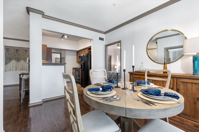 Comedor y villas con cocina en Stone Oak Ranch - Villas at Stone Oak Ranch