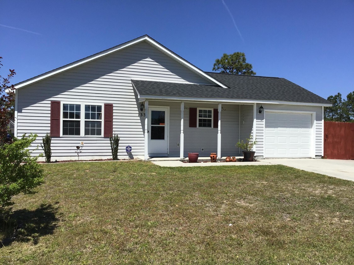133 Charlton Rd, Hubert, NC 28539 Townhouse for Rent in Hubert, NC