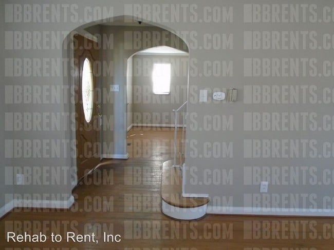 Building Photo - 3 br, 1.5 bath House - 5587 Surrey Avenue,