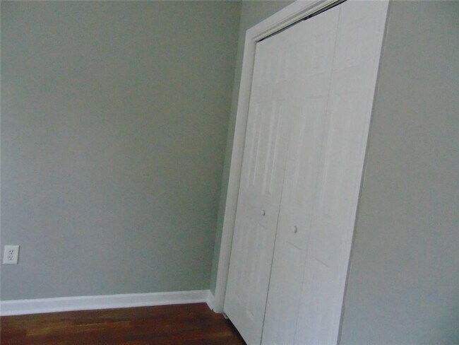 Foto del edificio - 645 Ell St