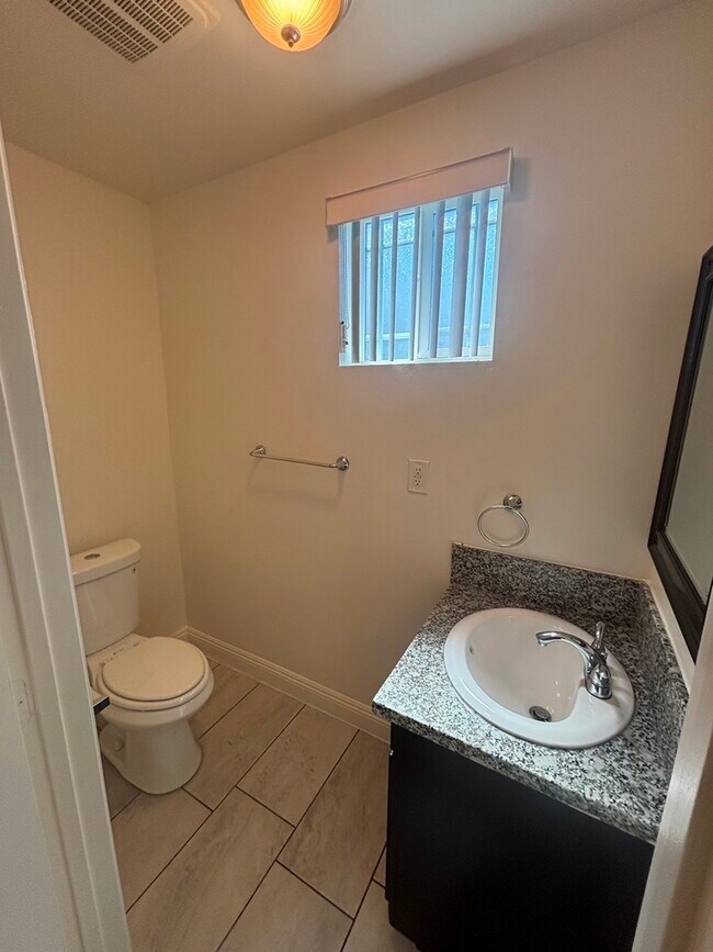 Foto del edificio - 846 W 78th St