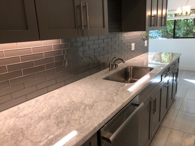 Kitchen - 1506 S Bentley Ave