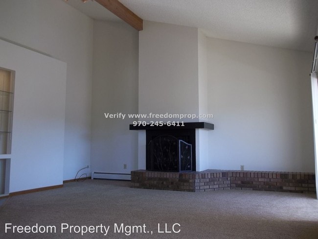 Building Photo - 385 Explorer Ct