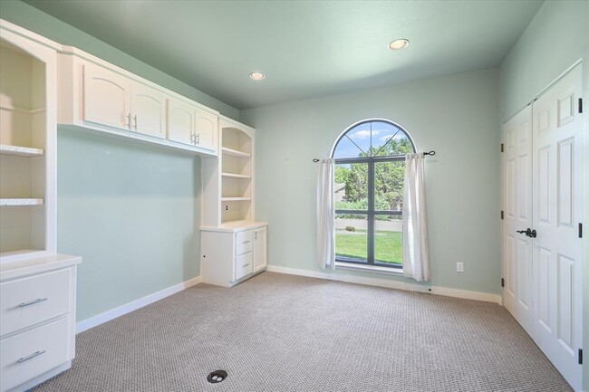 Foto del edificio - 239 Cove Creek Dr