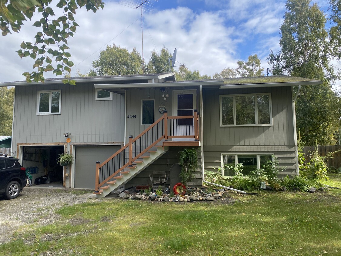 Lower unit in duplex - 2446 Statehood St