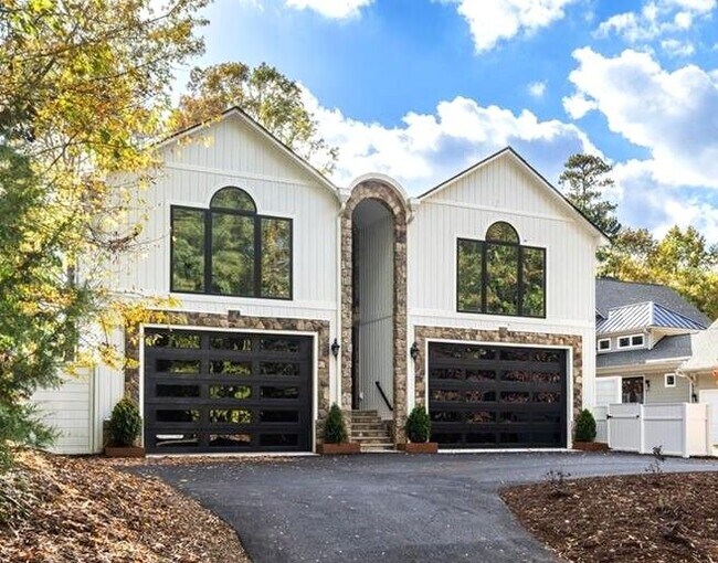 Foto del edificio - 3204 Shallowford Landing Terrace