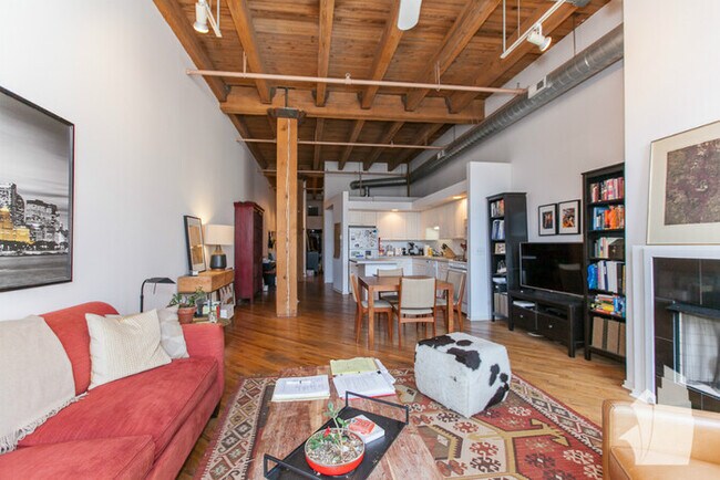 Foto del edificio - 616 W Fulton St