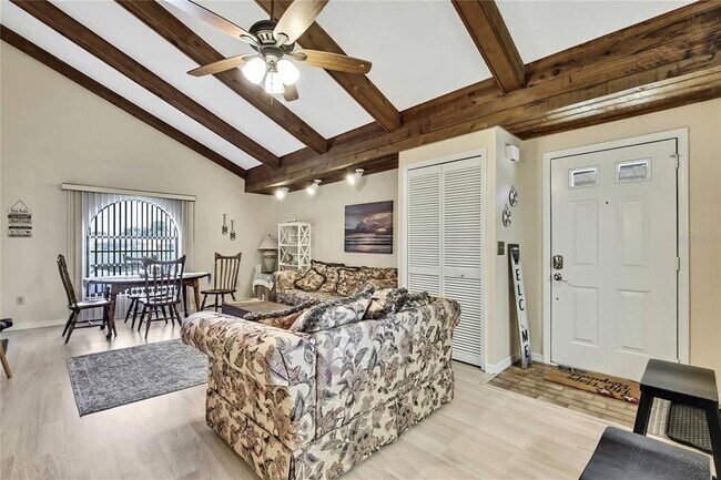 Foto del edificio - 9135 Lingrove Rd