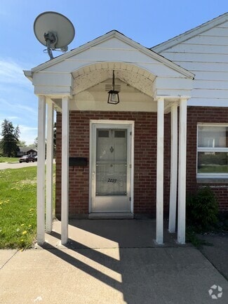 Building Photo - 2027 Ogilby Rd