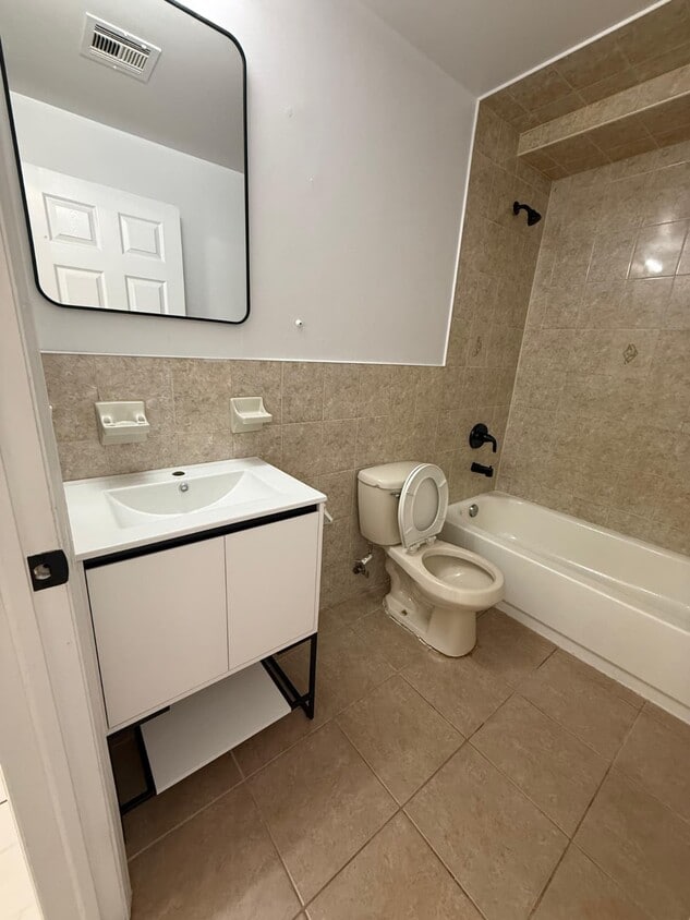 Building Photo - 72 Highland Ave