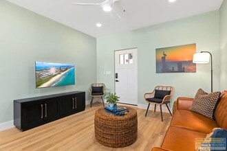 Building Photo - 111 W Sunny Isle Dr