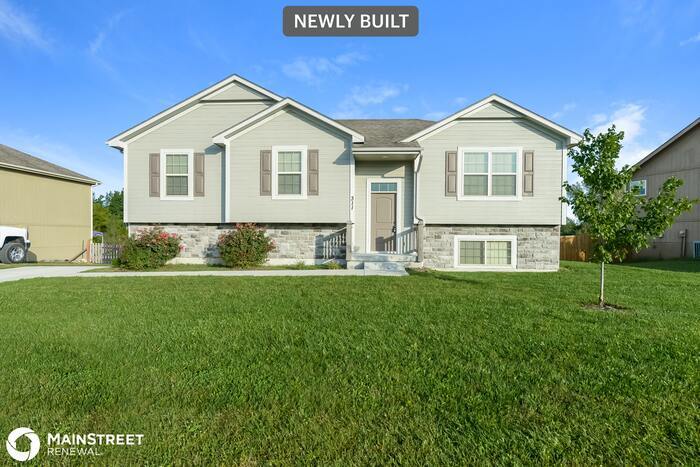 Primary Photo - 311 Golfview Dr, Pleasant Hill, MO 64080