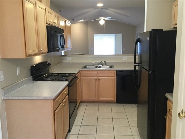 Foto del edificio - 5670 Regent Village Drive