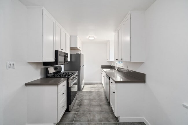 Building Photo - 734 Linden Ave
