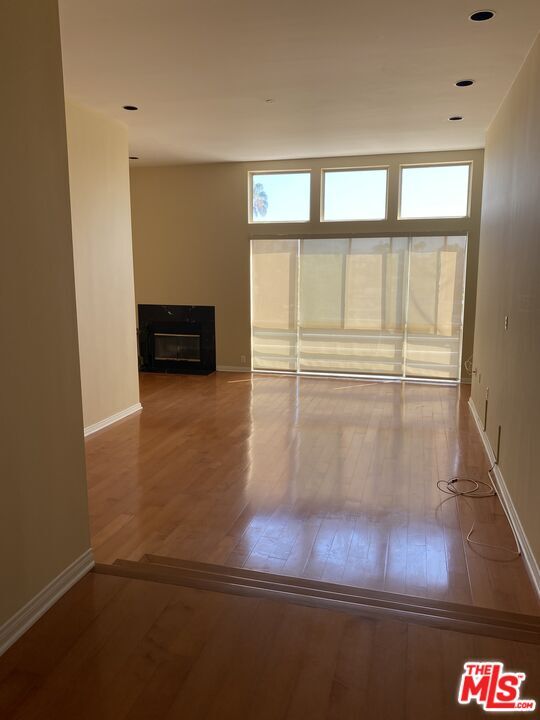 Foto del edificio - 10432 Eastborne Ave